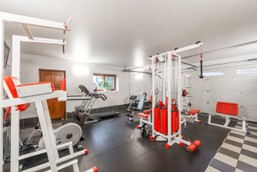The Ultimate Garage Gym Guide- Your Solution to Home Gym Space Constraints